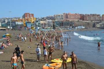  Cristo Cárdenes e Iria Otero, vencedores de la XVI Travesía a Nado de Salinetas (Foto TA)